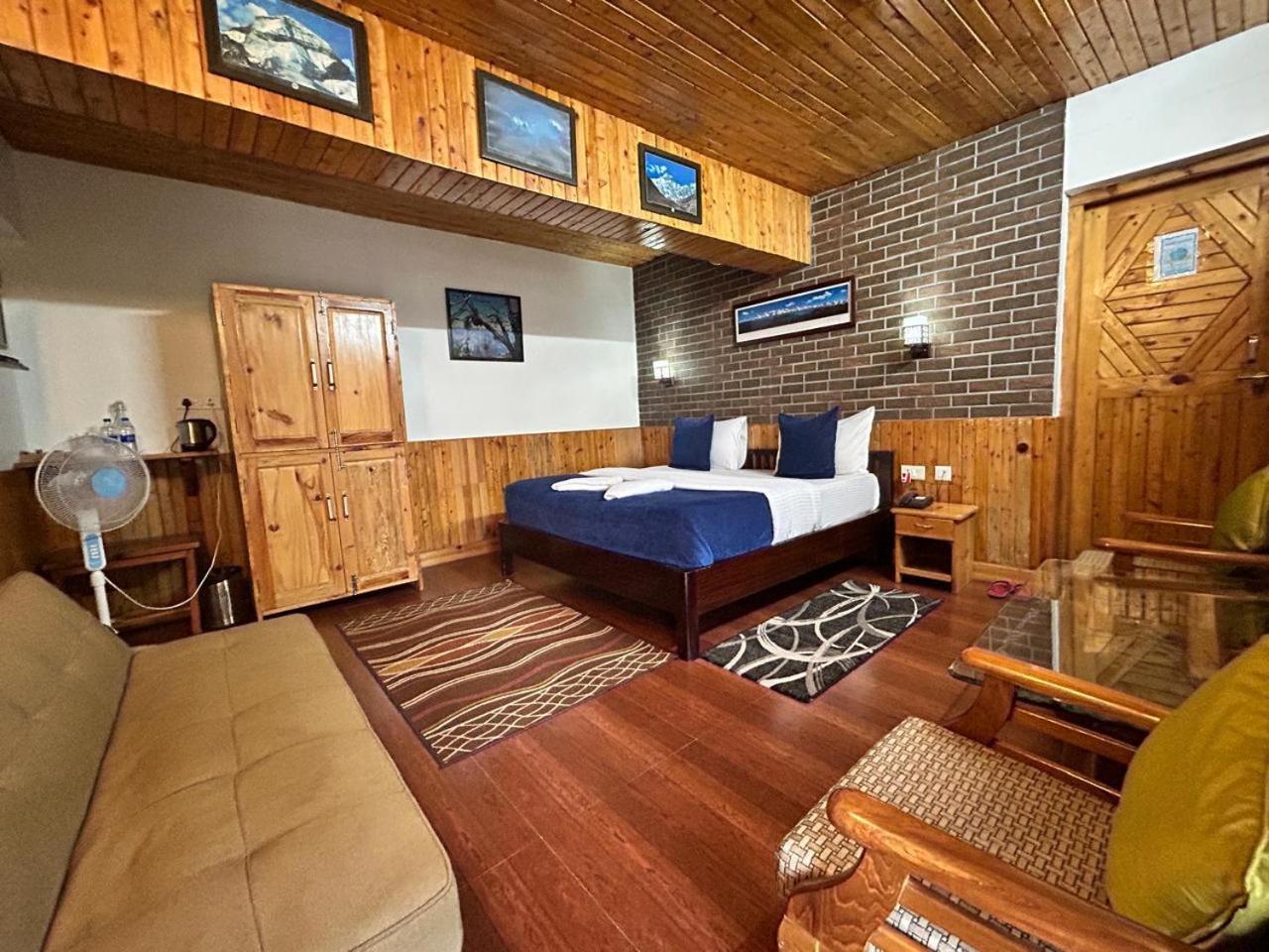 Kasar Himalaya Holiday Resort, Binsar Rd อัลโมรา ภายนอก รูปภาพ
