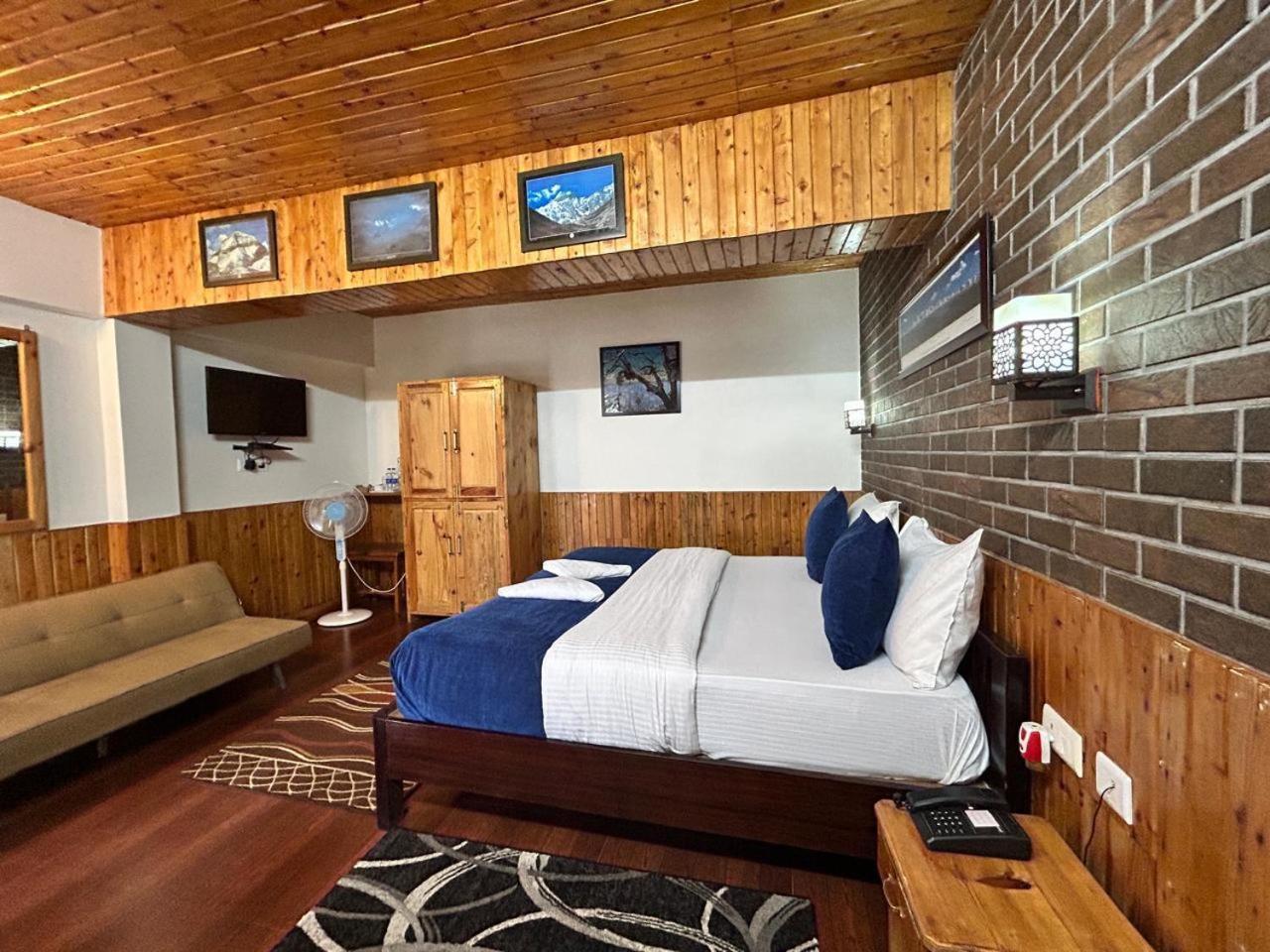 Kasar Himalaya Holiday Resort, Binsar Rd อัลโมรา ภายนอก รูปภาพ