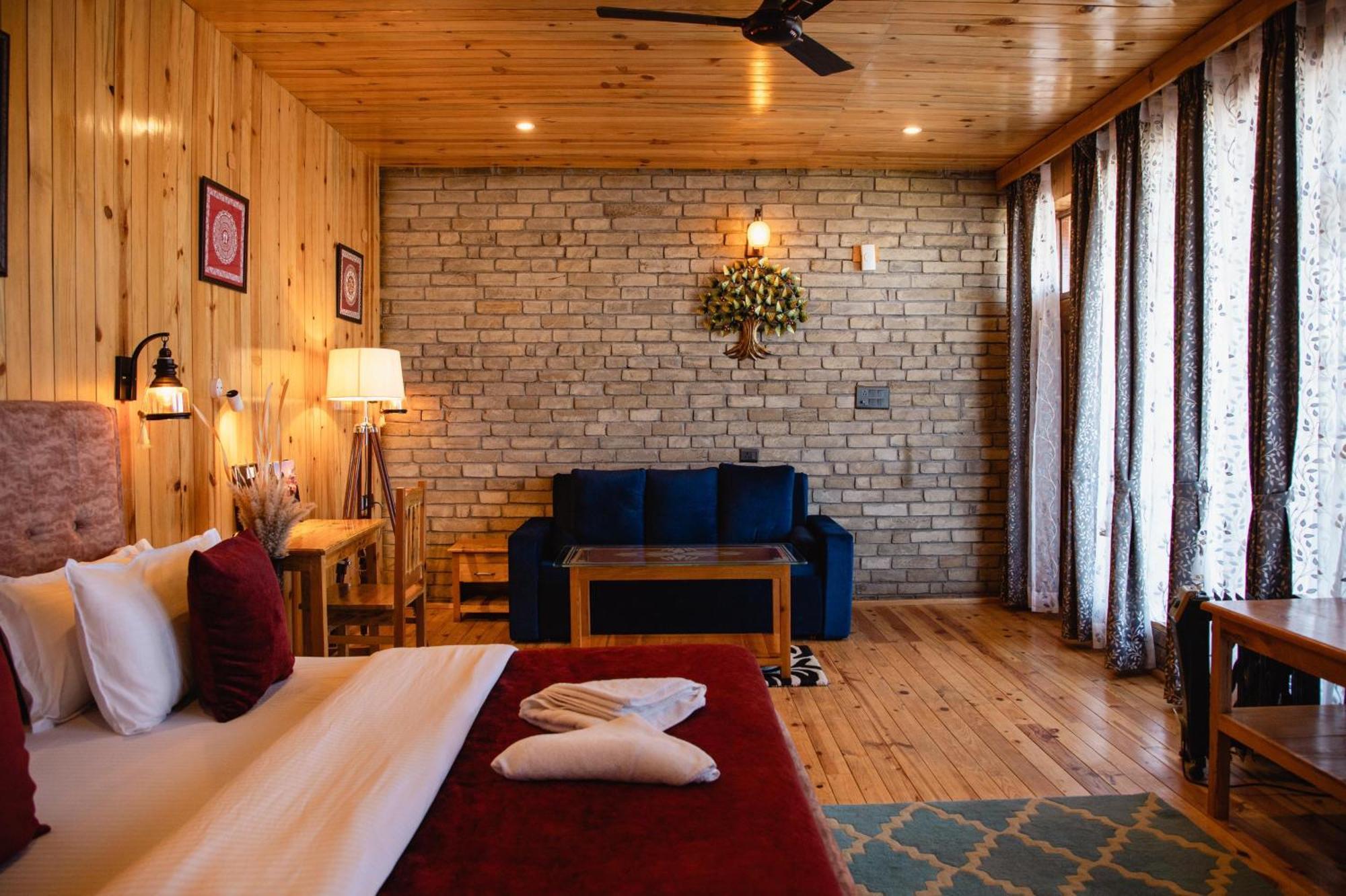 Kasar Himalaya Holiday Resort, Binsar Rd อัลโมรา ภายนอก รูปภาพ
